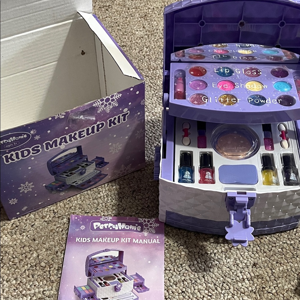 NWT makeup kit!!!